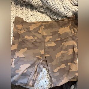 Lululemon size 6 camo leggings